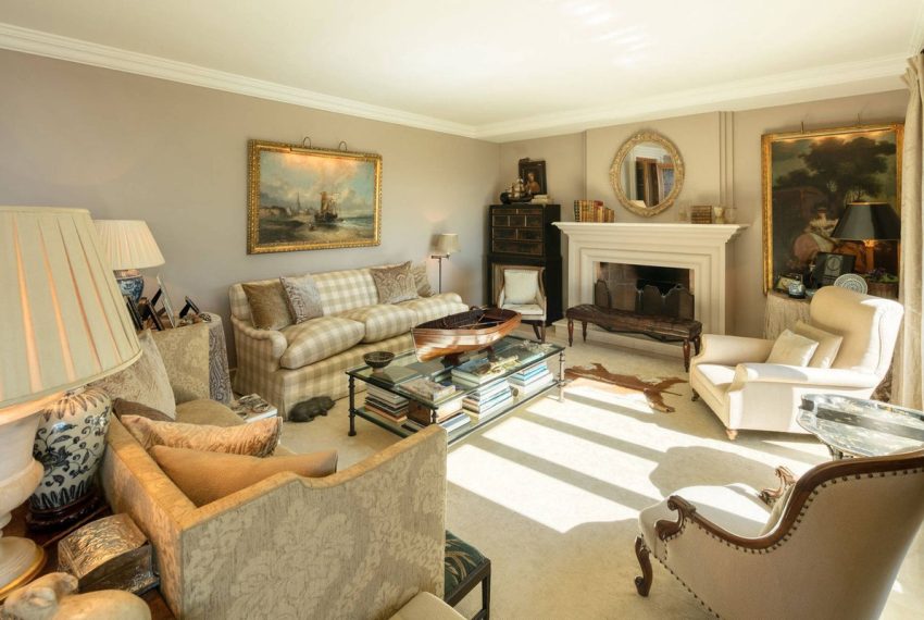 R4991797-Villa-For-Sale-Marbella-Detached-5-Beds-760-Built-1