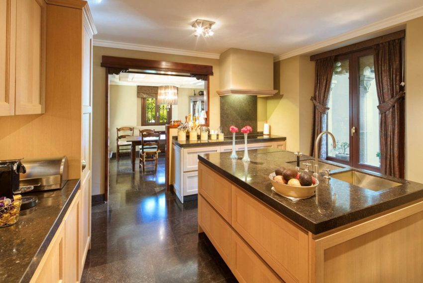 R4991797-Villa-For-Sale-Marbella-Detached-5-Beds-760-Built-2