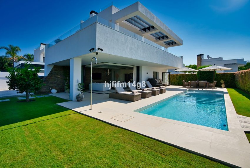 R4991941-Villa-For-Sale-San-Pedro-de-Alcantara-Detached-5-Beds-250-Built
