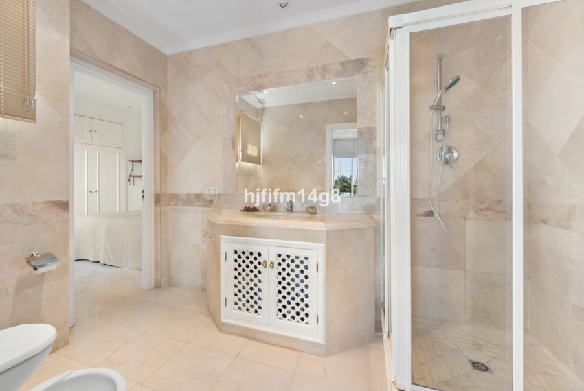 R4991944-Villa-For-Sale-Nueva-Andalucia-Semi-Detached-4-Beds-250-Built-16