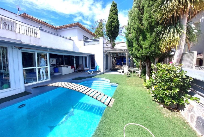 R4992292-Villa-For-Sale-Estepona-Detached-5-Beds-290-Built-4