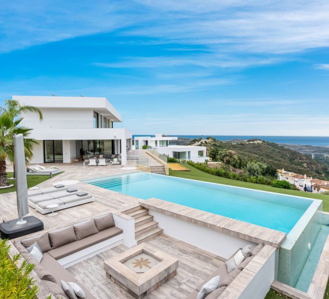 R4992400-Image 1-Detached - 7 Beds - 462 Built