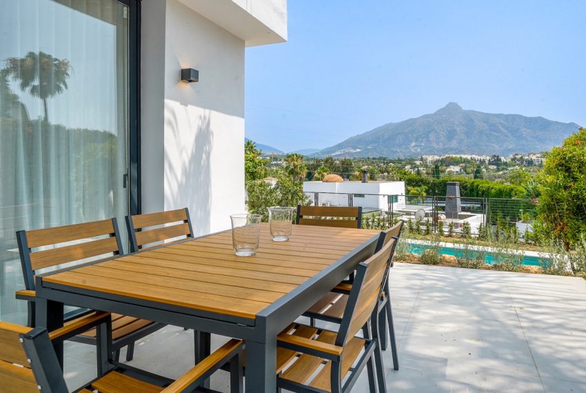R4993903-Villa-For-Sale-Nueva-Andalucia-Detached-5-Beds-425-Built-1