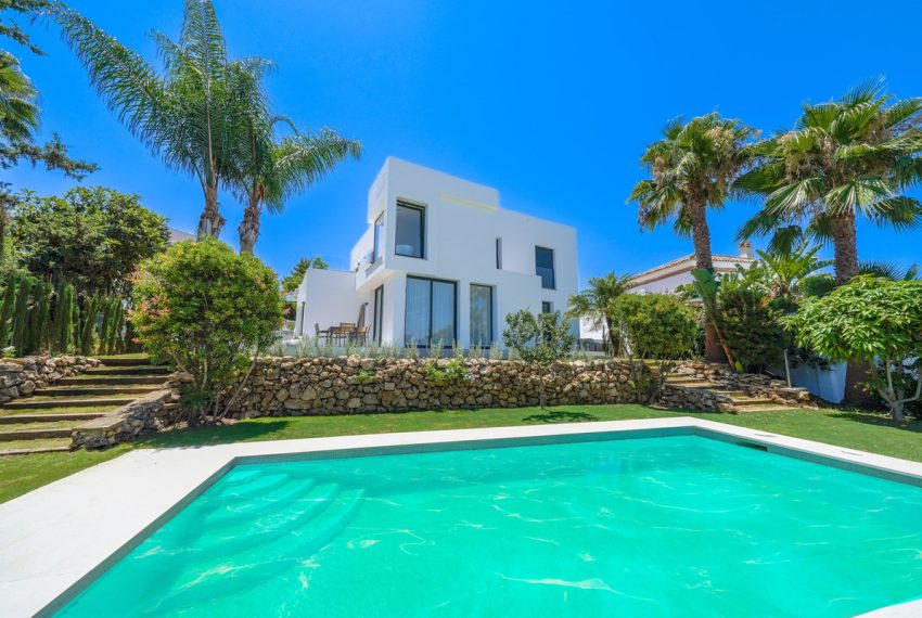 R4993903-Villa-For-Sale-Nueva-Andalucia-Detached-5-Beds-425-Built-2