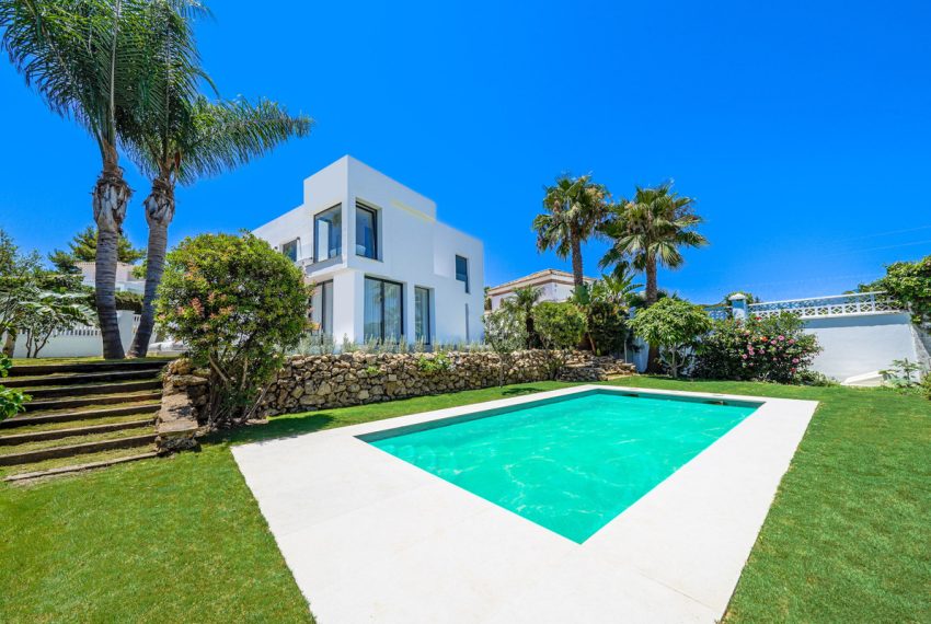 R4993903-Villa-For-Sale-Nueva-Andalucia-Detached-5-Beds-425-Built