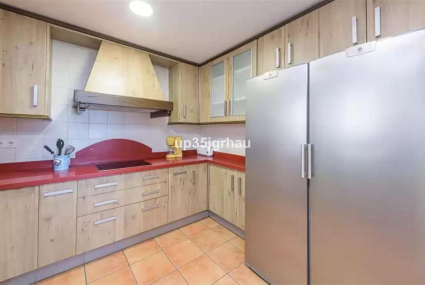 R5001361-Villa-For-Sale-Estepona-Detached-6-Beds-400-Built-10