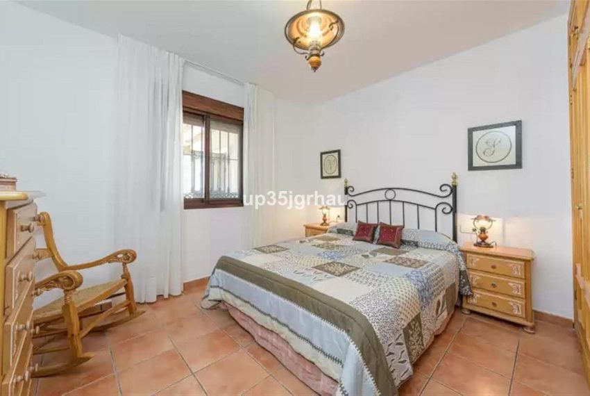 R5001361-Villa-For-Sale-Estepona-Detached-6-Beds-400-Built-12