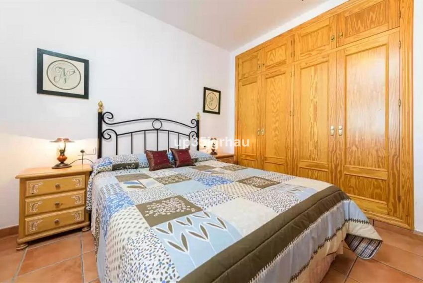 R5001361-Villa-For-Sale-Estepona-Detached-6-Beds-400-Built-13