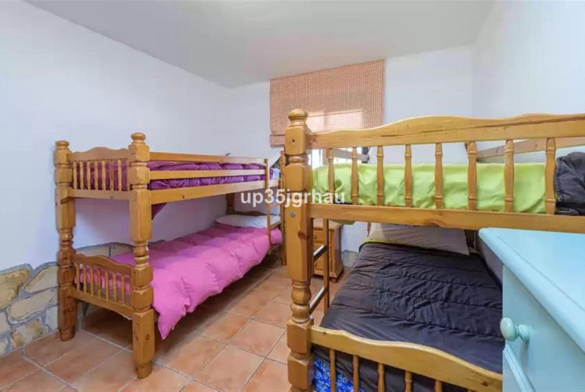R5001361-Villa-For-Sale-Estepona-Detached-6-Beds-400-Built-15