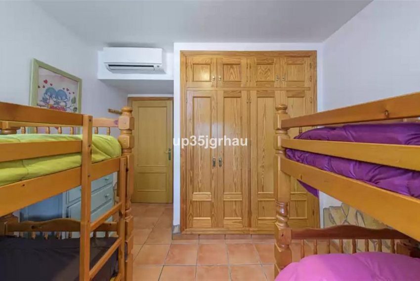 R5001361-Villa-For-Sale-Estepona-Detached-6-Beds-400-Built-16