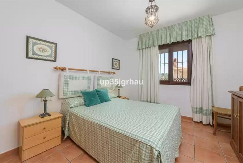 R5001361-Villa-For-Sale-Estepona-Detached-6-Beds-400-Built-17
