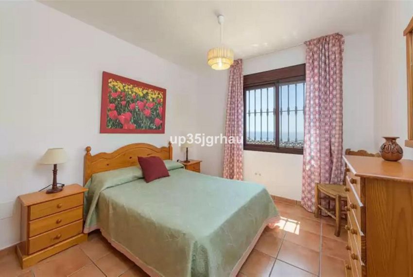 R5001361-Villa-For-Sale-Estepona-Detached-6-Beds-400-Built-18