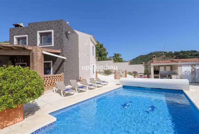 R5001361-Villa-For-Sale-Estepona-Detached-6-Beds-400-Built-2