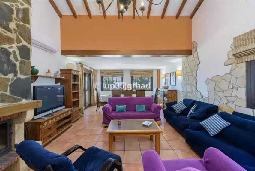R5001361-Villa-For-Sale-Estepona-Detached-6-Beds-400-Built-3