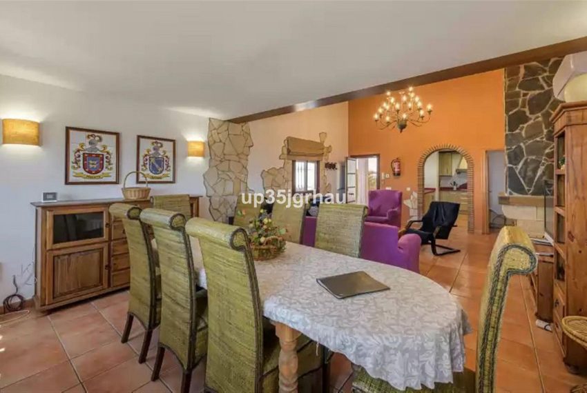 R5001361-Villa-For-Sale-Estepona-Detached-6-Beds-400-Built-7