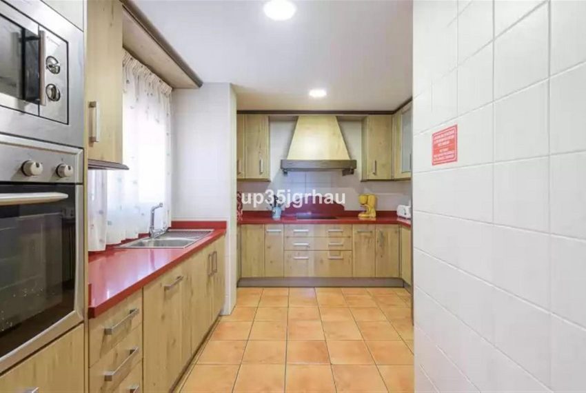 R5001361-Villa-For-Sale-Estepona-Detached-6-Beds-400-Built-8
