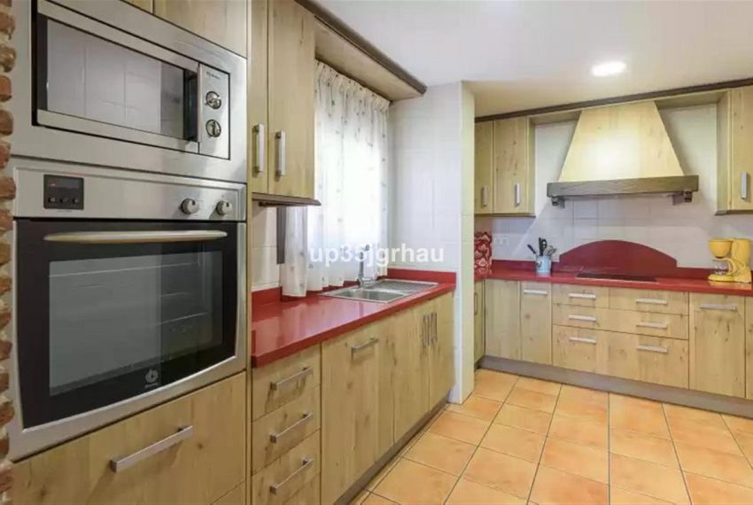 R5001361-Villa-For-Sale-Estepona-Detached-6-Beds-400-Built-9