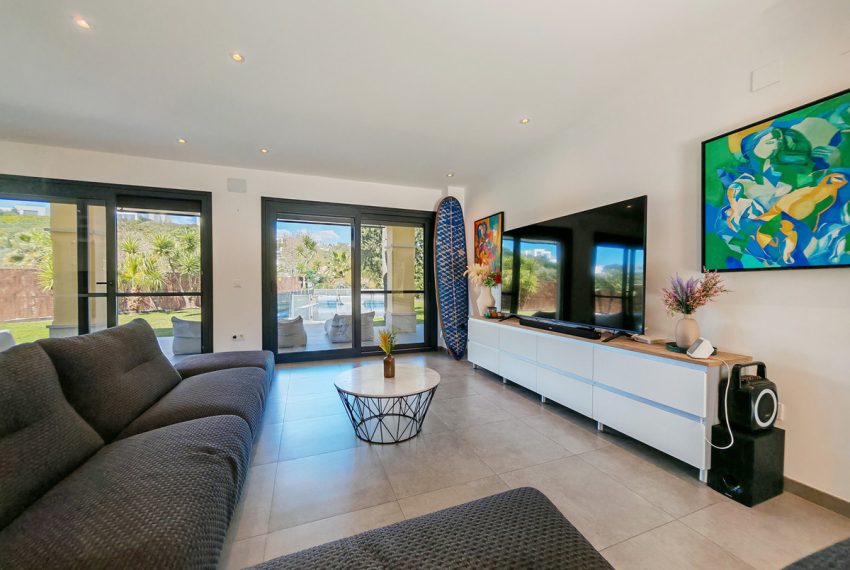 R5001736-Villa-For-Sale-Santa-Clara-Detached-4-Beds-310-Built-1