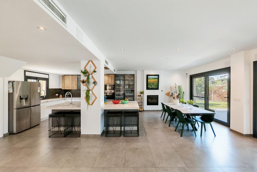 R5001736-Villa-For-Sale-Santa-Clara-Detached-4-Beds-310-Built-2