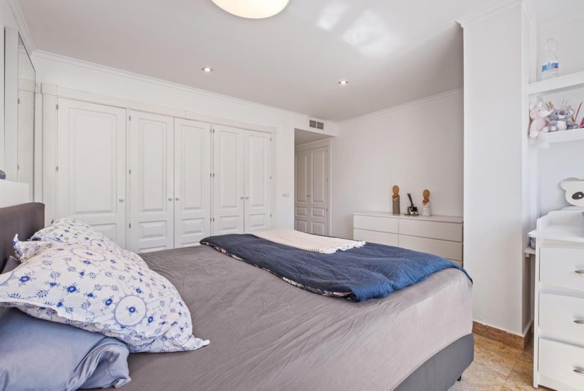 R5001814-Apartment-For-Sale-The-Golden-Mile-Ground-Floor-3-Beds-254-Built-17