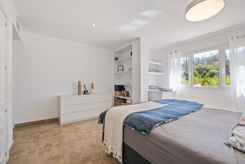 R5001814-Apartment-For-Sale-The-Golden-Mile-Ground-Floor-3-Beds-254-Built-18
