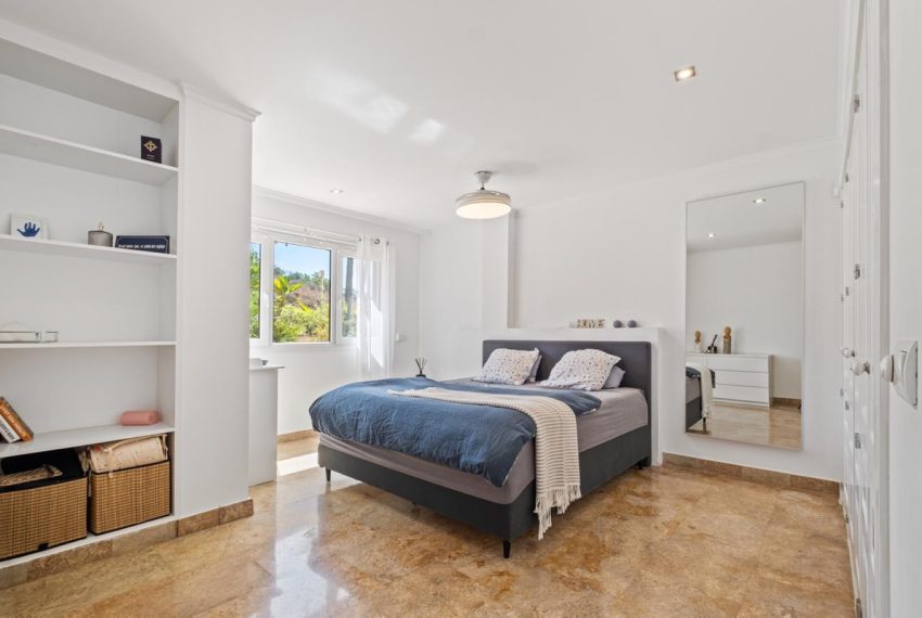 R5001814-Apartment-For-Sale-The-Golden-Mile-Ground-Floor-3-Beds-254-Built-19