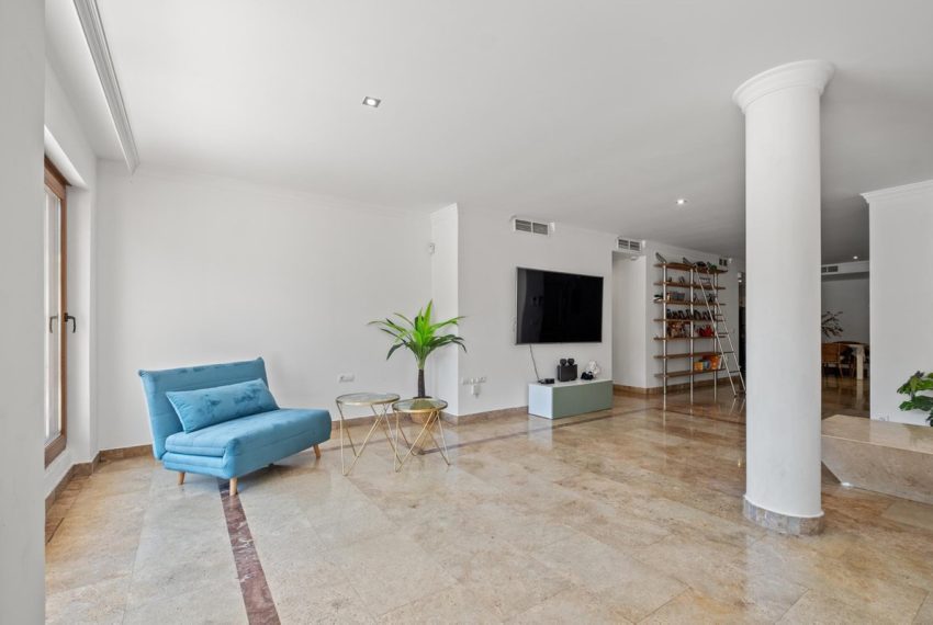 R5001814-Apartment-For-Sale-The-Golden-Mile-Ground-Floor-3-Beds-254-Built-8