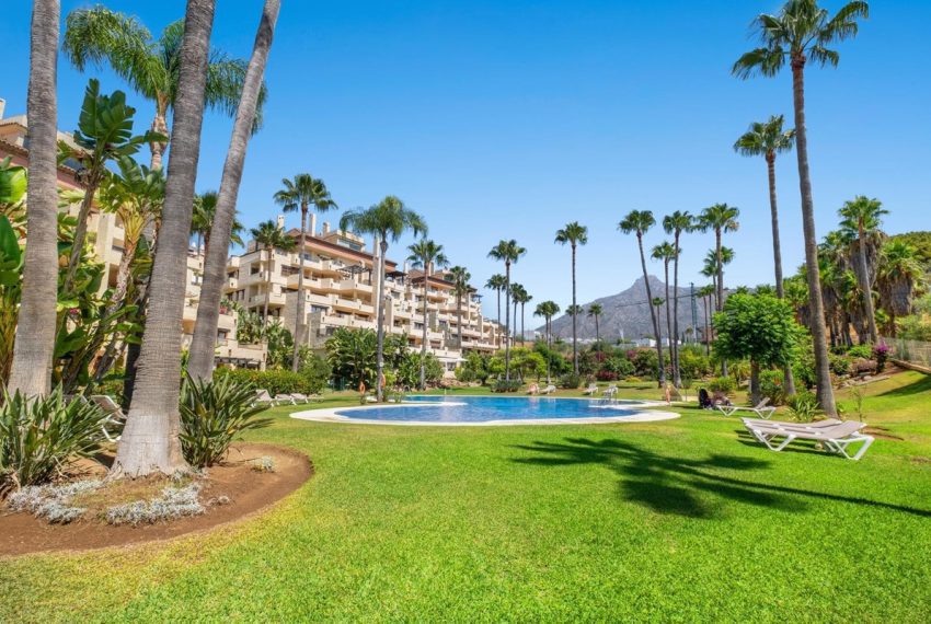 R5001814-Apartment-For-Sale-The-Golden-Mile-Ground-Floor-3-Beds-254-Built