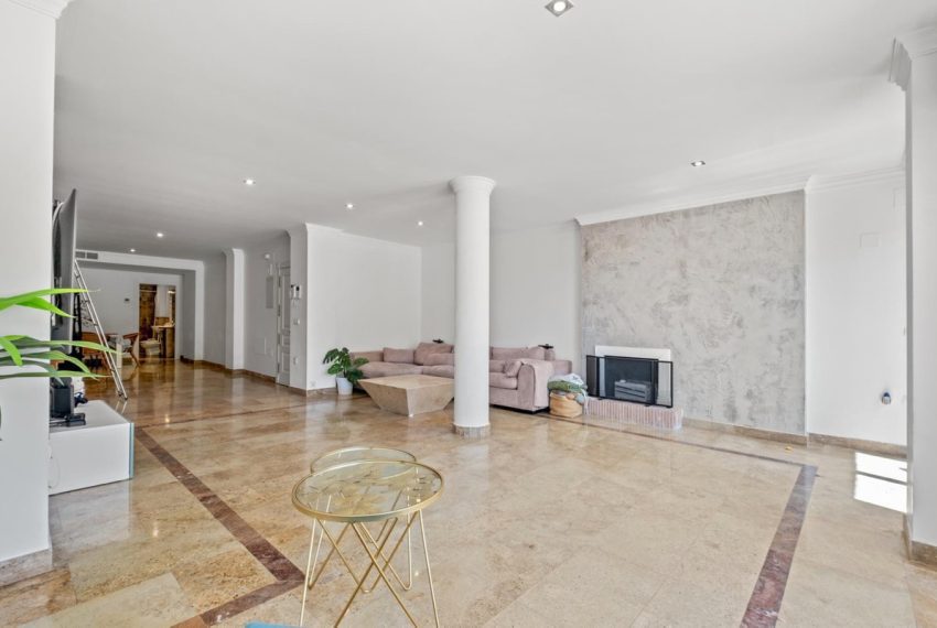 R5001814-Apartment-For-Sale-The-Golden-Mile-Ground-Floor-3-Beds-254-Built-9