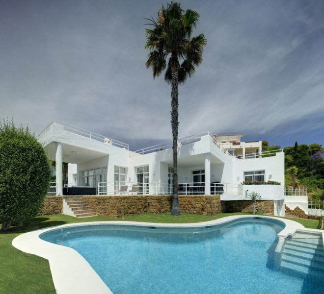 R2431955-Image 1-Detached - 5 Beds - 428 Built