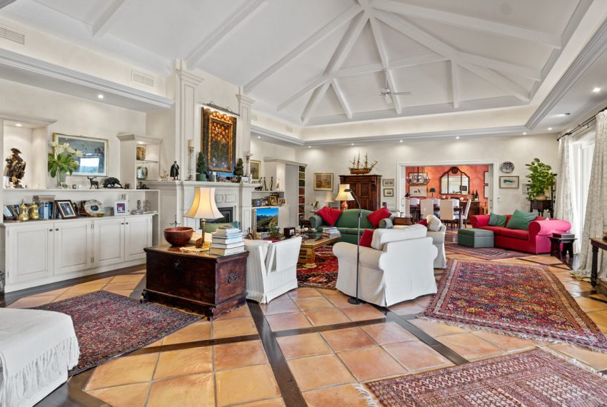 R2801810-Villa-For-Sale-Benahavis-Detached-4-Beds-566-Built-1