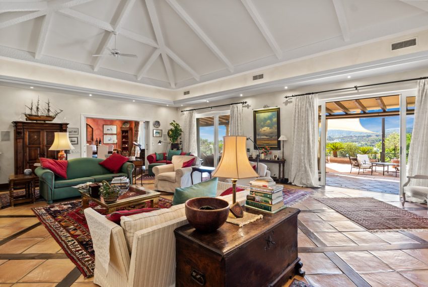 R2801810-Villa-For-Sale-Benahavis-Detached-4-Beds-566-Built-14