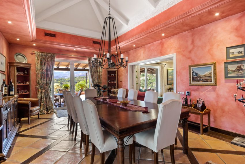 R2801810-Villa-For-Sale-Benahavis-Detached-4-Beds-566-Built-19