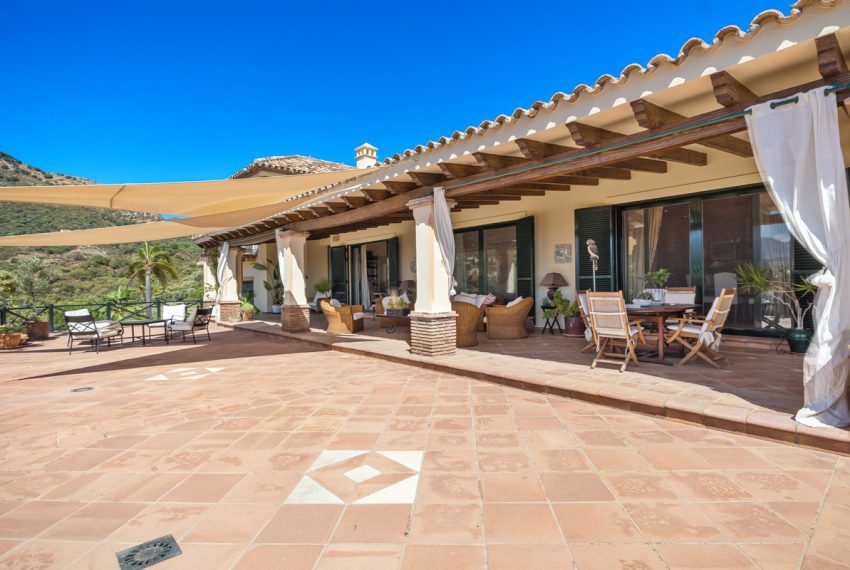 R2801810-Villa-For-Sale-Benahavis-Detached-4-Beds-566-Built-8