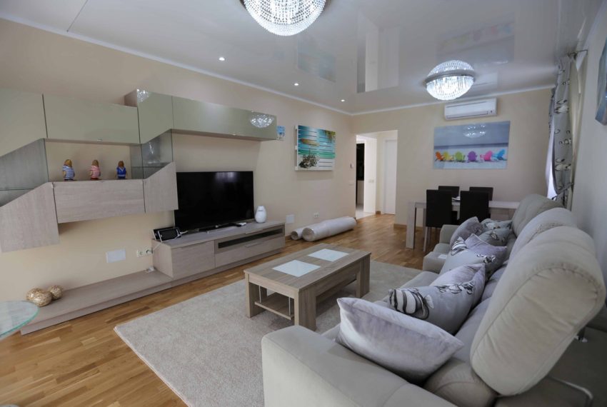 R2858600-Villa-For-Sale-San-Pedro-de-Alcantara-Detached-4-Beds-214-Built-3