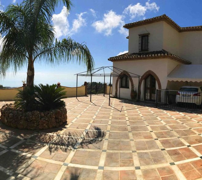 R3012995-Image 1-Detached - 4 Beds - 381 Built