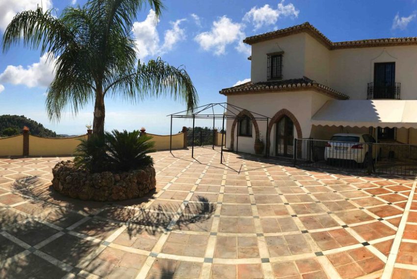R3012995-Villa-For-Sale-Mijas-Detached-4-Beds-381-Built