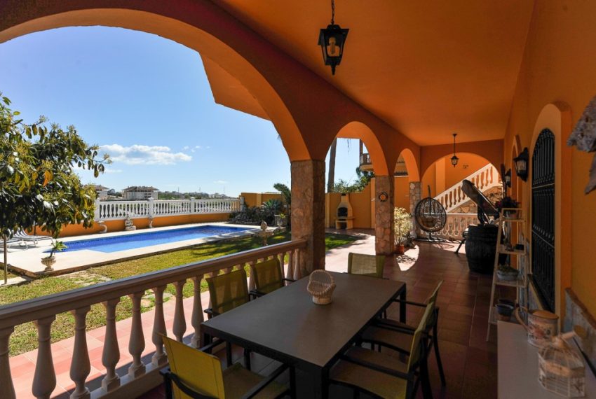 R3087802-Villa-For-Sale-Mijas-Costa-Detached-5-Beds-420-Built-1