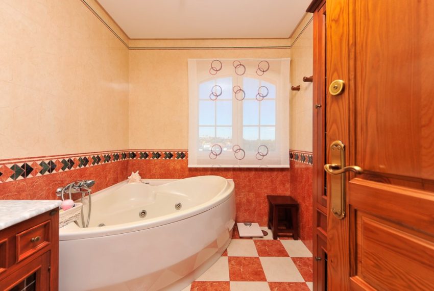R3087802-Villa-For-Sale-Mijas-Costa-Detached-5-Beds-420-Built-8