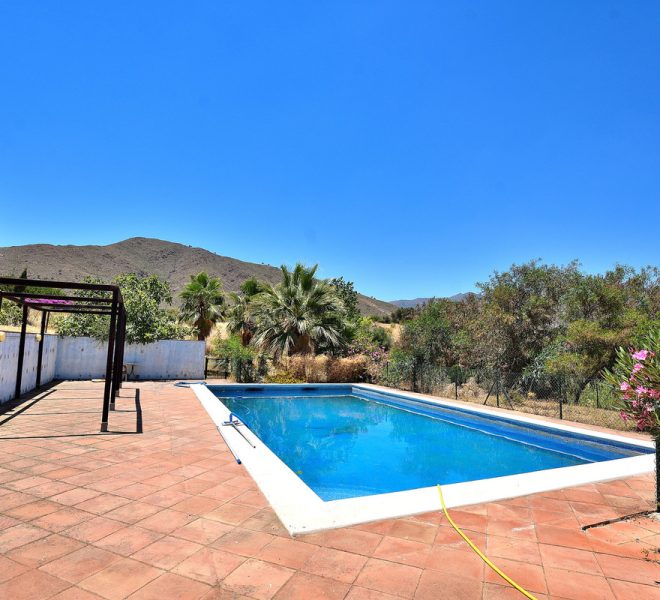 R3211273-Image 1-Finca - 4 Beds - 150 Built