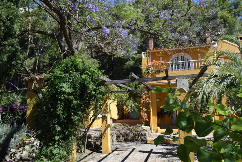 R3441994-Villa-For-Sale-Ojen-Detached-4-Beds-195-Built-1