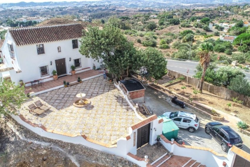 R3537112-Villa-For-Sale-Mijas-Costa-Detached-6-Beds-465-Built-2