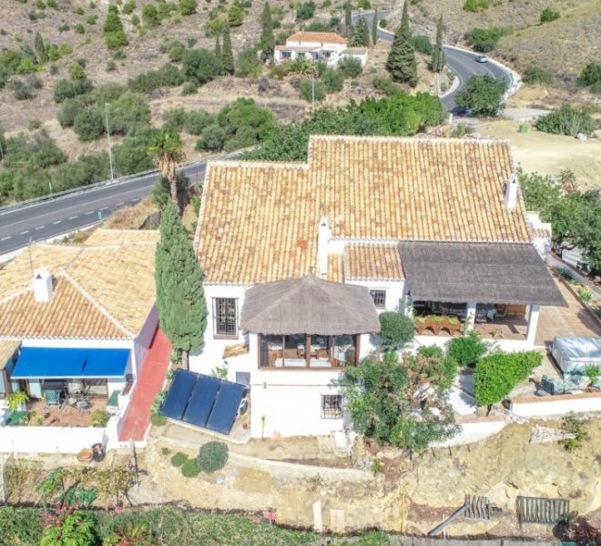 R3537112-Image 1-Detached - 6 Beds - 465 Built