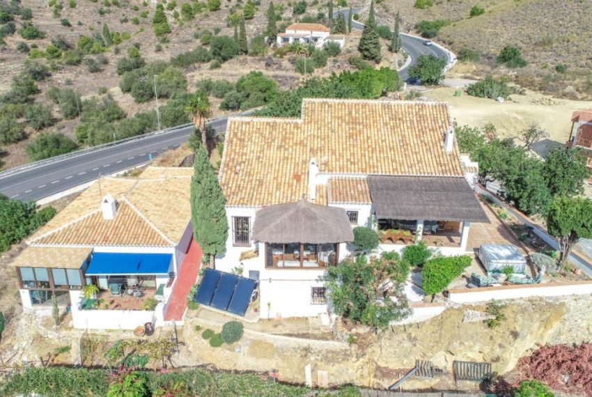 R3537112-Villa-For-Sale-Mijas-Costa-Detached-6-Beds-465-Built