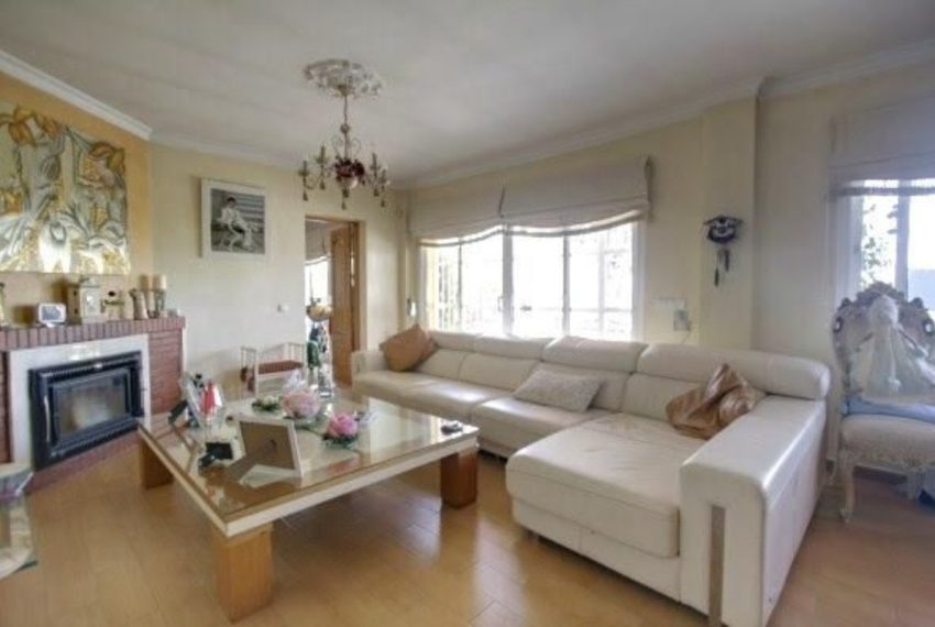 R3770659-Villa-For-Sale-Estepona-Detached-4-Beds-250-Built-1