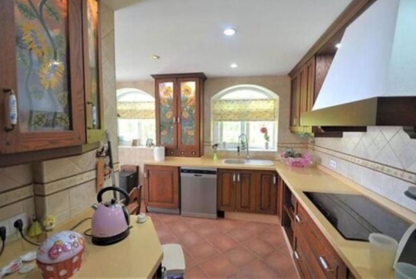 R3770659-Villa-For-Sale-Estepona-Detached-4-Beds-250-Built-10