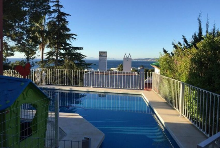 R3770659-Villa-For-Sale-Estepona-Detached-4-Beds-250-Built-4