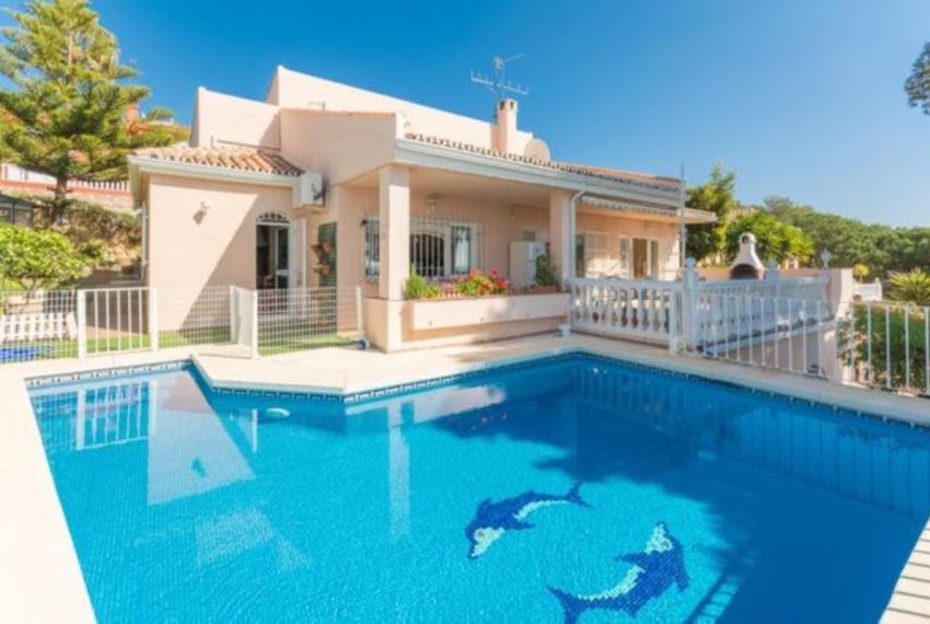 R3770659-Villa-For-Sale-Estepona-Detached-4-Beds-250-Built