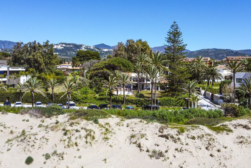 R3855409-Villa-For-Sale-Los-Monteros-Detached-5-Beds-420-Built-1