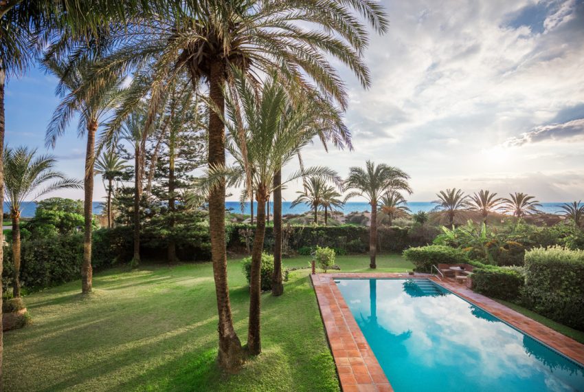 R3855409-Villa-For-Sale-Los-Monteros-Detached-5-Beds-420-Built-3